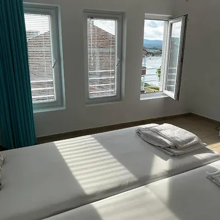 никола Хотел Приморско