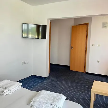 Nikola- Family Hotel